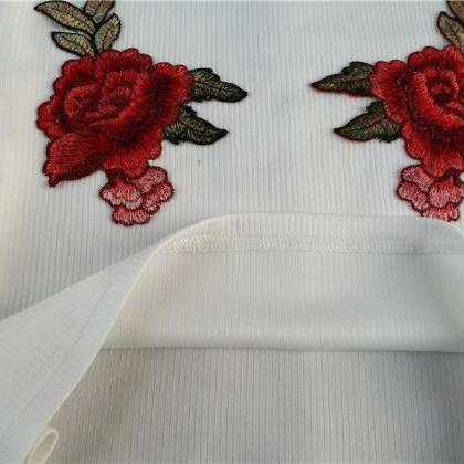 Cute Ribbed Rose Embroidery T-Shirt..