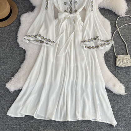 High Waist Vintage Embroidery Long Sleeve Dress
