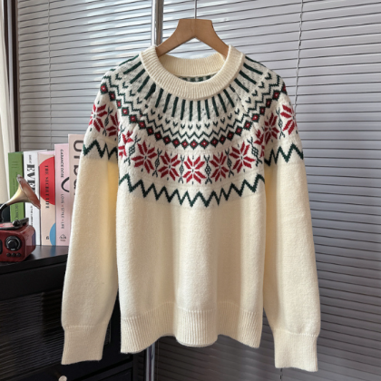 Round Neck Loose And Sweet Long Sleeved Knitted..