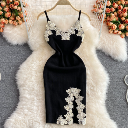 Retro Embroidered Open Back Knitted Slim Vest..