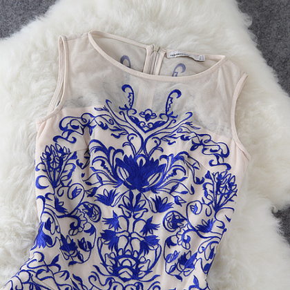 The 2014 Blue And Nude Porcelain Sleeveless Dress..