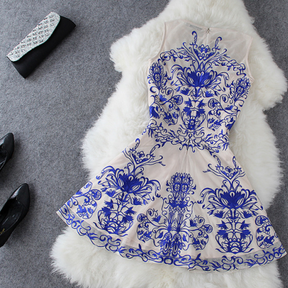 The 2014 Blue And Nude Porcelain Sleeveless Dress..