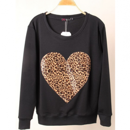 Round Neck Long-sleeved Heart-shaped Sweater..