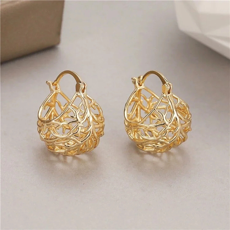 Gold Color Hollow Earrings Women Newly Designed Temperament Girls Ear Accessories