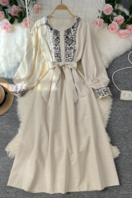 Round Neck Embroidered Retro Long Sleeved Dress